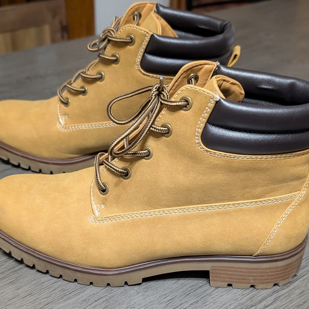 Women's Size 10 Lace Up Tan Boots.